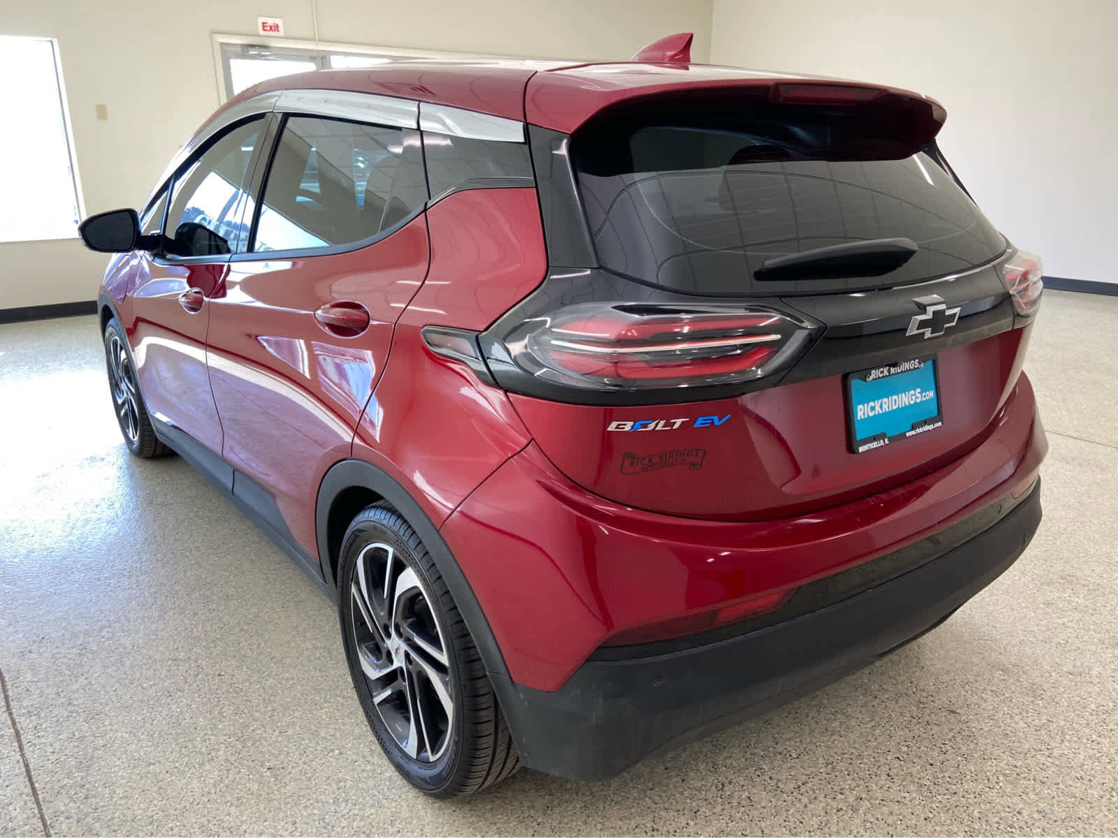 Used 2023 Chevrolet Bolt LT w/ Infotainment Package image 8