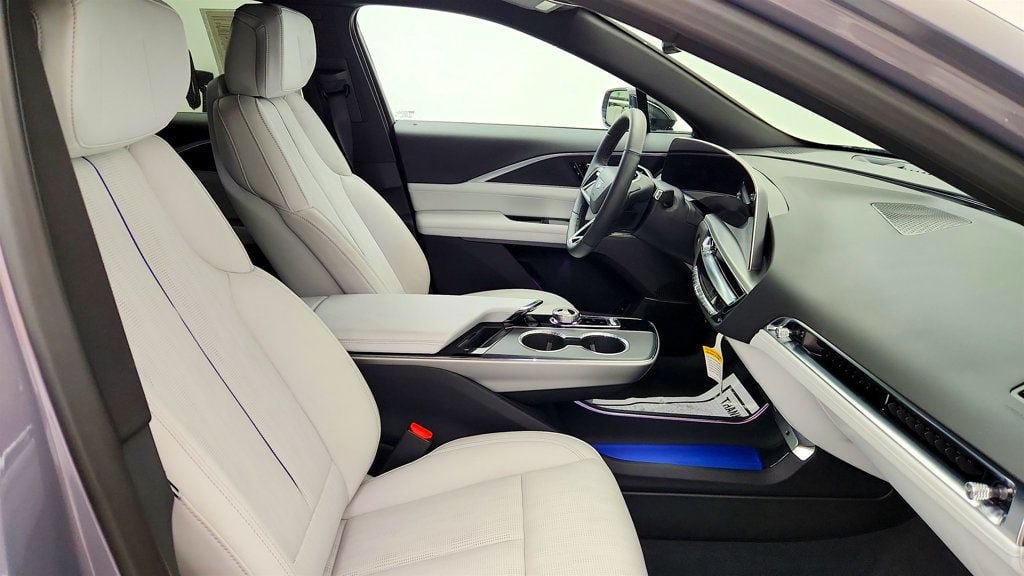 Used 2025 Cadillac Lyriq Luxury AWD/4WD image 21