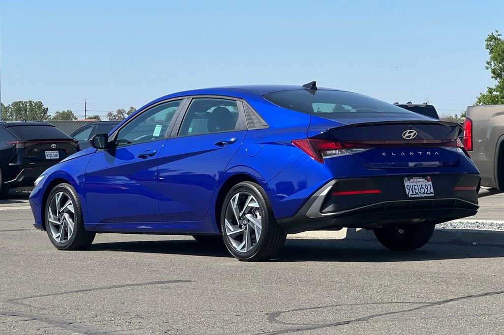 Used 2025 Hyundai Elantra Sport FWD image 7