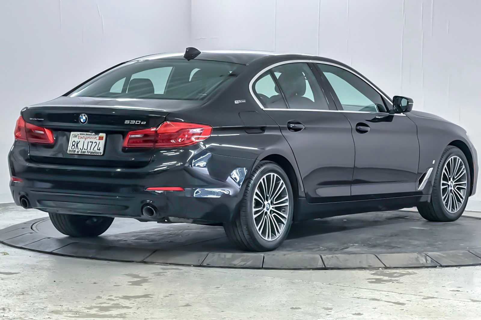 Used 2019 BMW 530e w/ Convenience Package image 2