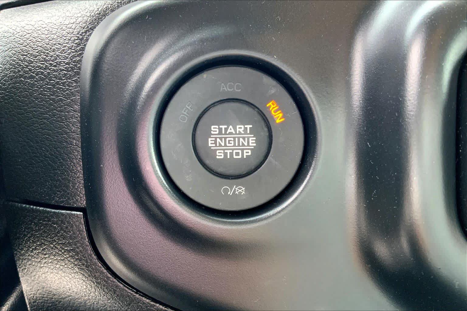 Used 2023 Jeep Wrangler Unlimited Sahara w/ Cold Weather Group AWD/4WD image 32