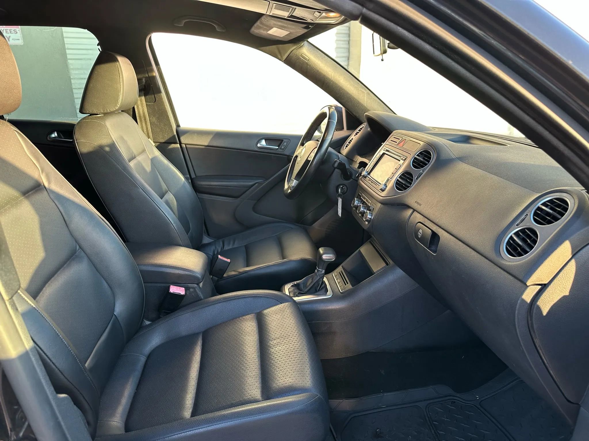 Used 2010 Volkswagen Tiguan S FWD image 19