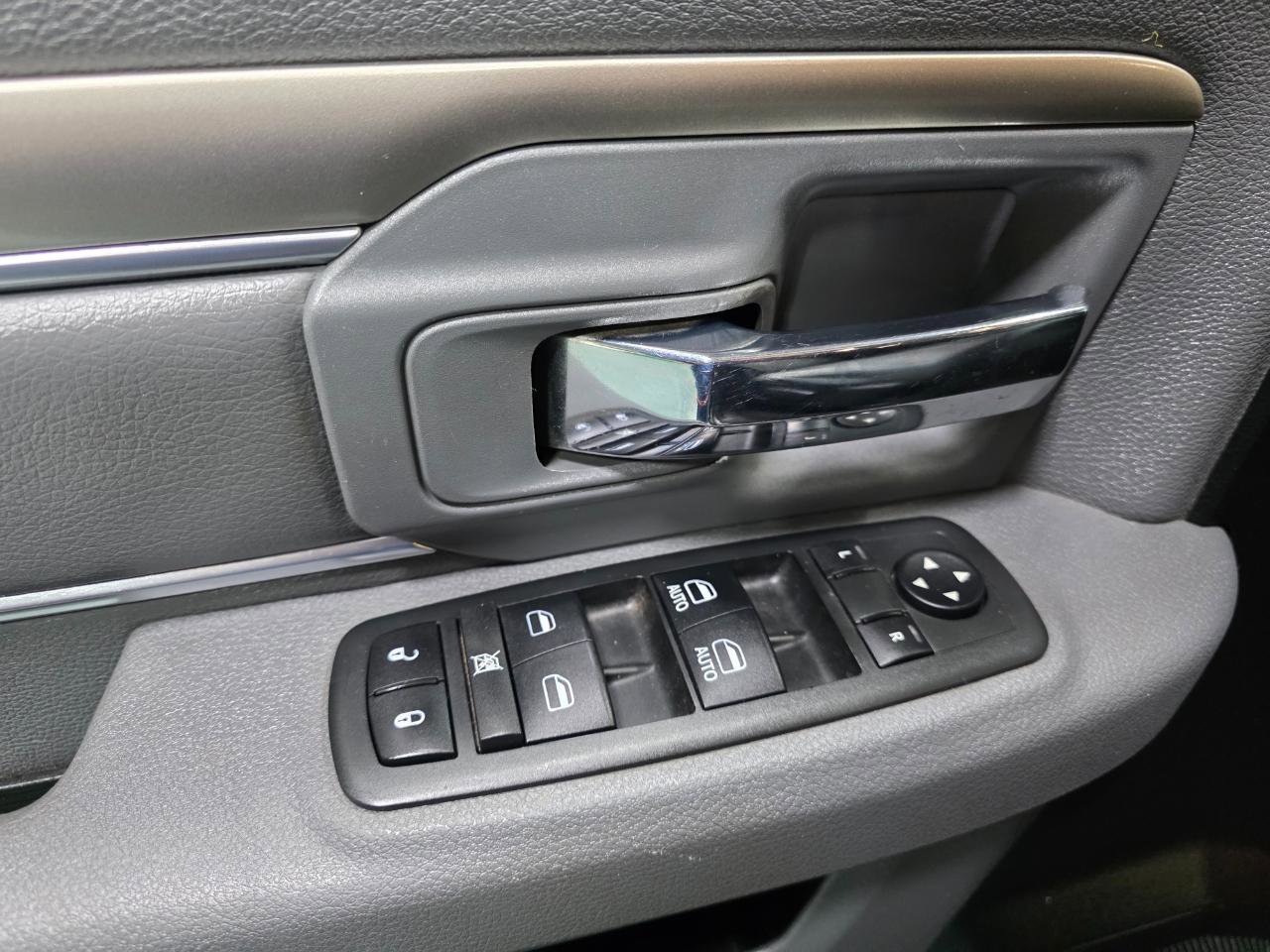 Used 2013 RAM 1500 Classic SLT w/ Premium Display Pkg image 18
