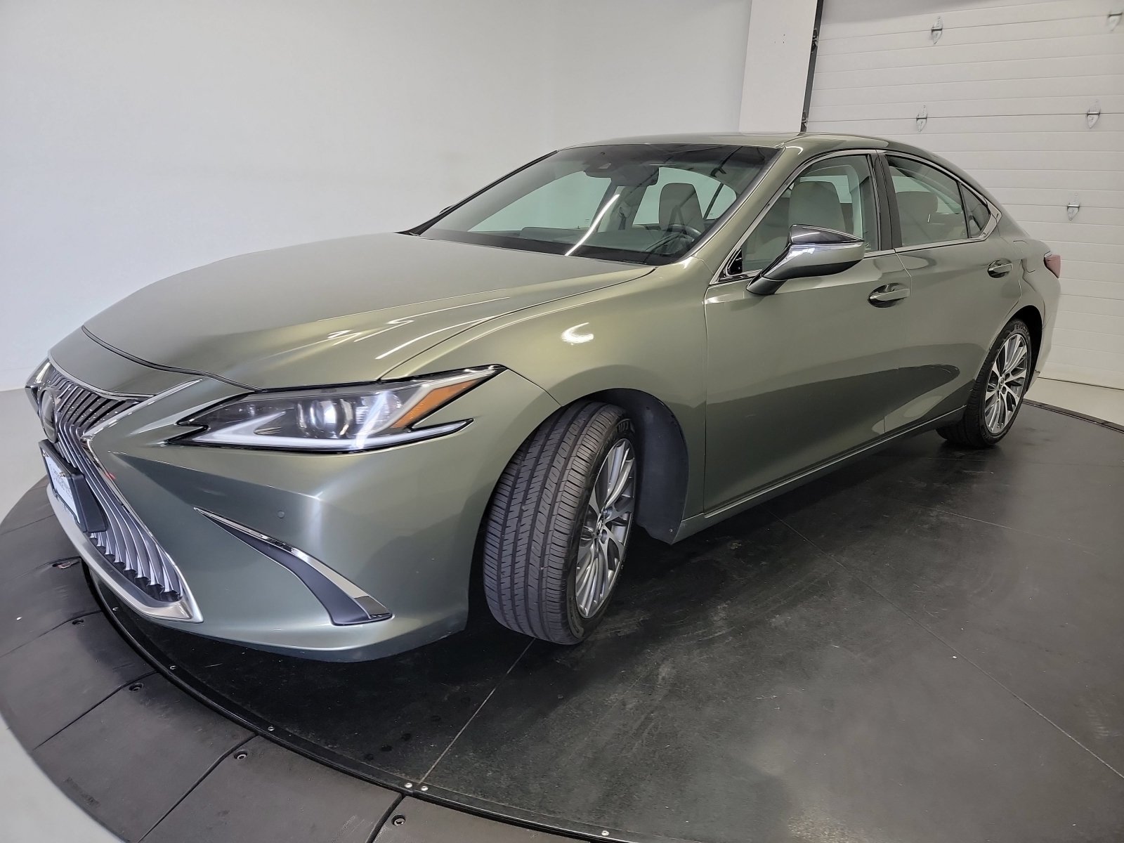 Used 2020 Lexus ES 350 w/ Premium Package FWD image 3