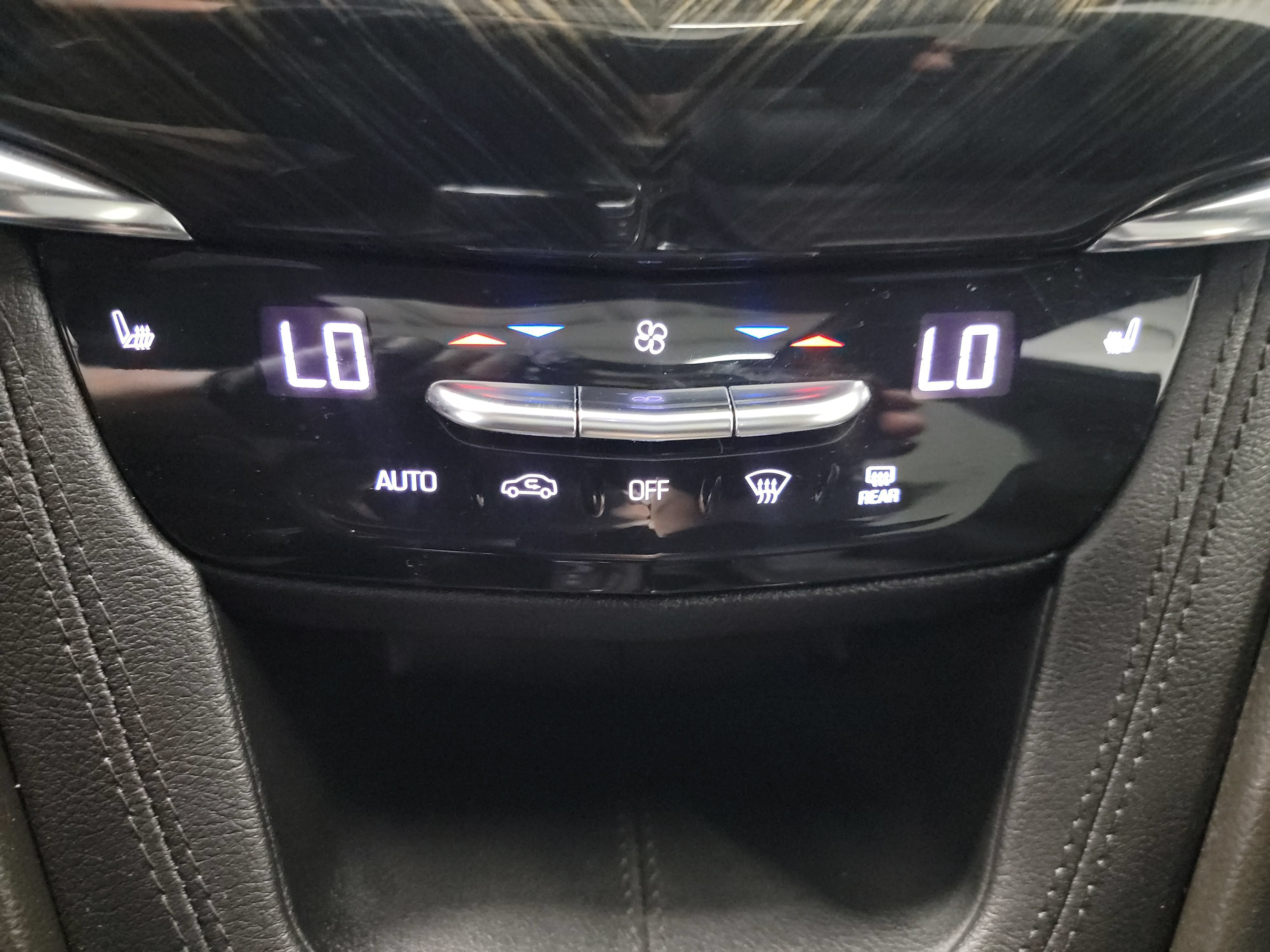 Used 2020 Cadillac XT6 Premium Luxury FWD image 21