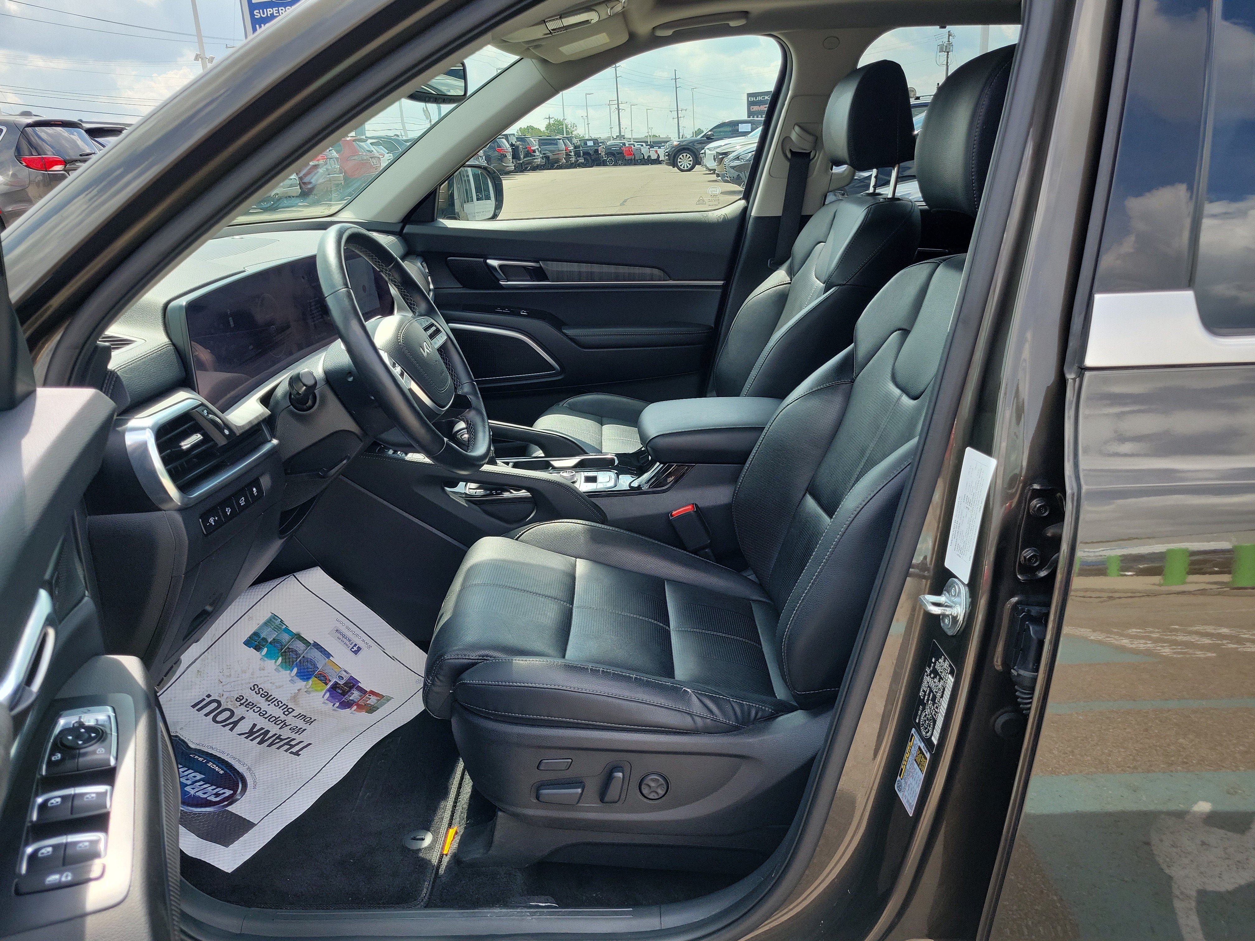 Used 2023 Kia Telluride AWD image 16