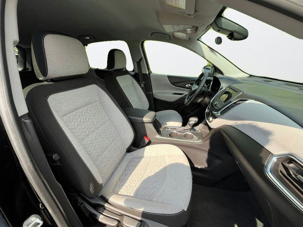 Used 2023 Chevrolet Equinox LT w/ Driver Convenience Package AWD/4WD image 12