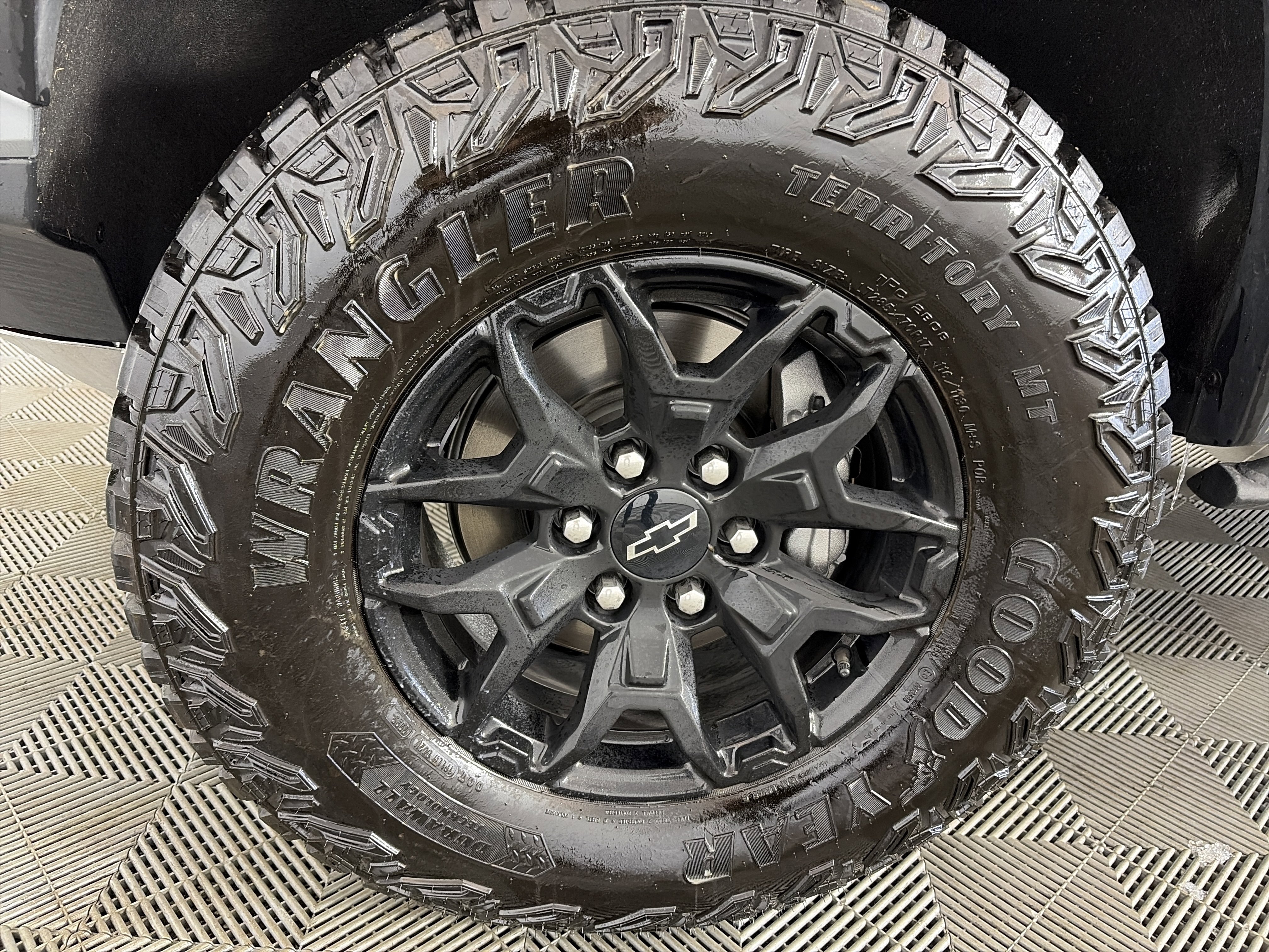 Certified 2025 Chevrolet Colorado ZR2 w/ Midnight Edition image 13