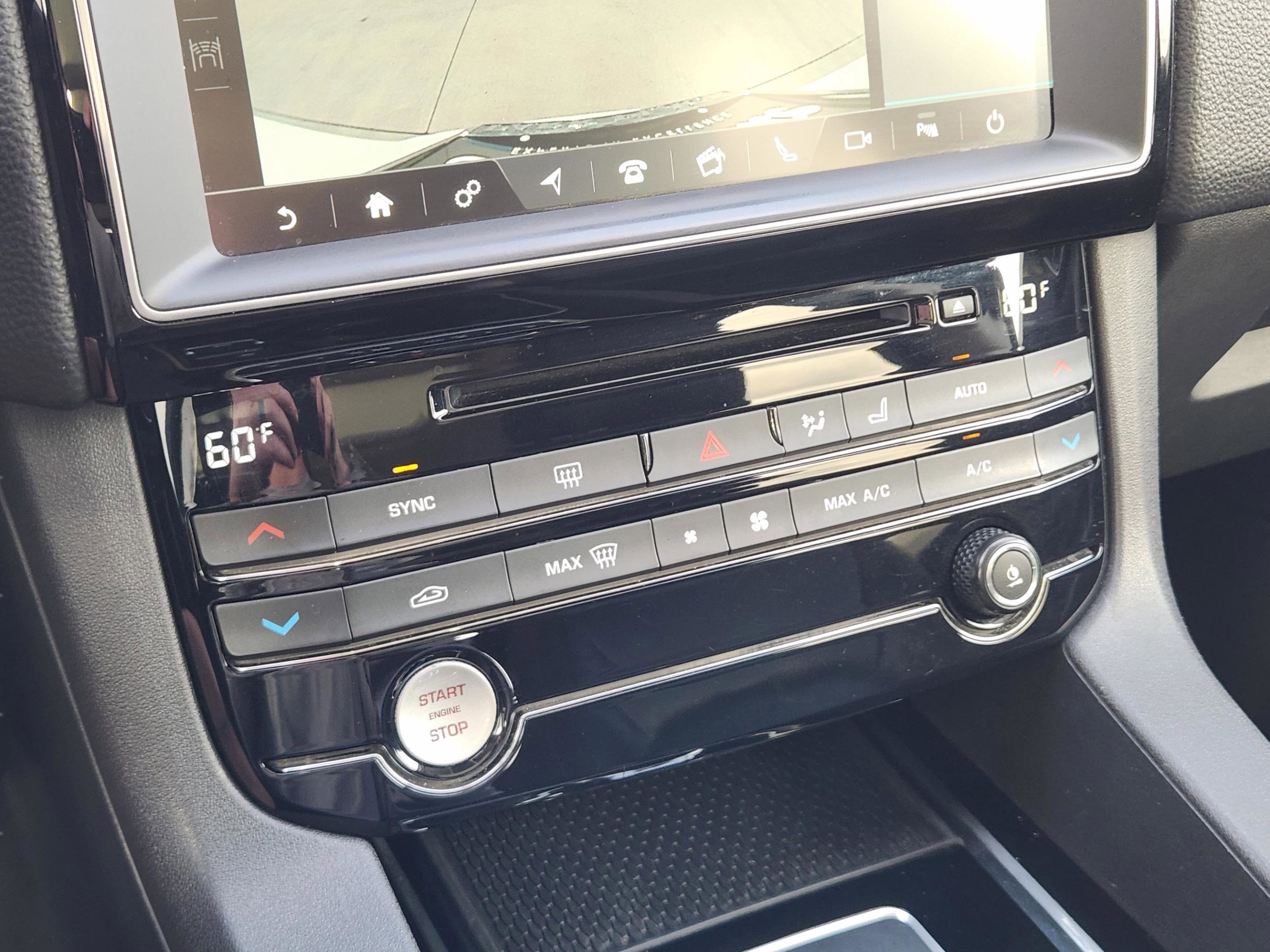 Used 2017 Jaguar F-PACE Prestige image 13