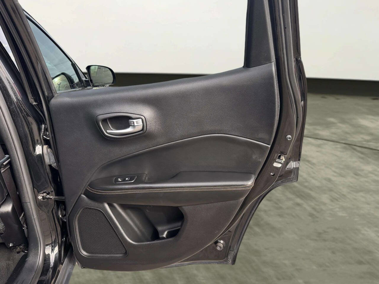 Used 2018 Jeep Compass Limited w/ Navigation Group image 16