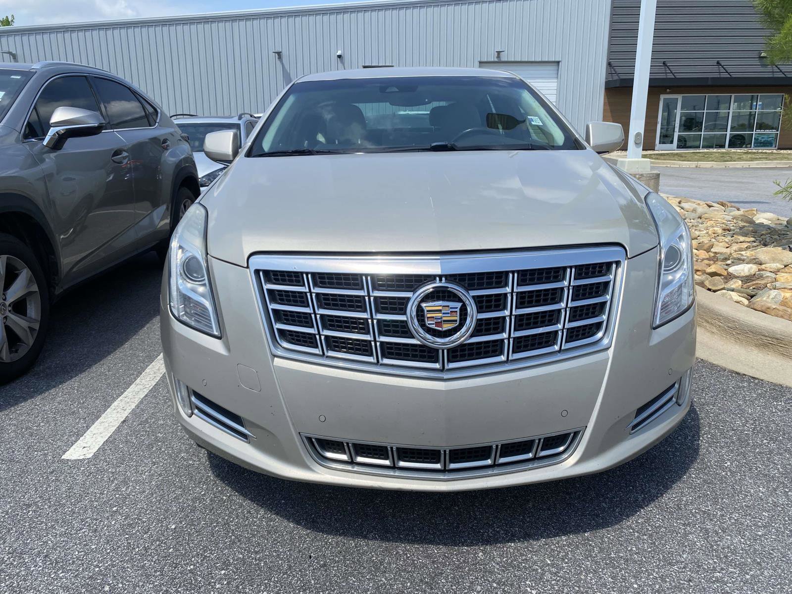 Used 2013 Cadillac XTS Luxury w/ Driver Awareness Package FWD video 2
