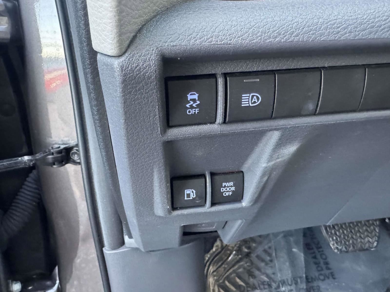 Certified 2023 Toyota Sienna LE image 19