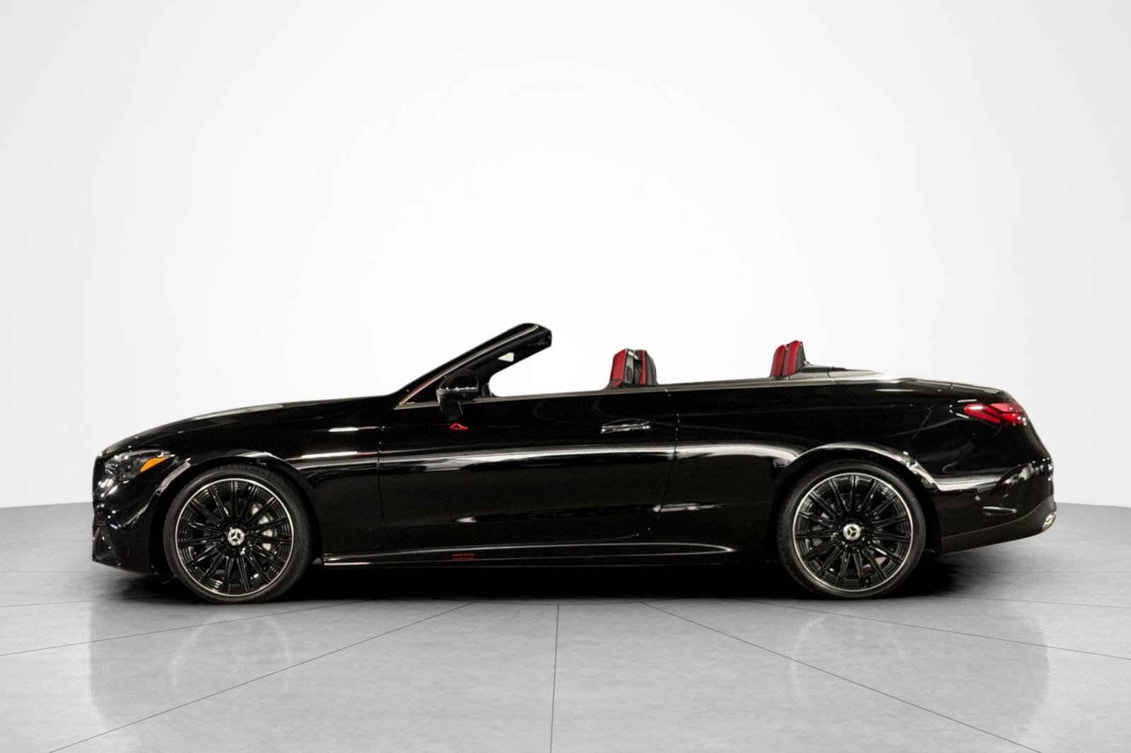 Used 2026 Mercedes-Benz CLE 300 4MATIC Cabriolet image 2