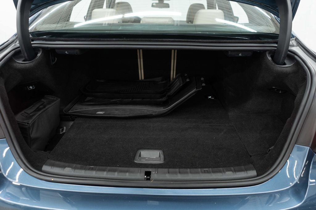 Used 2023 BMW 530e xDrive w/ Premium Package image 34