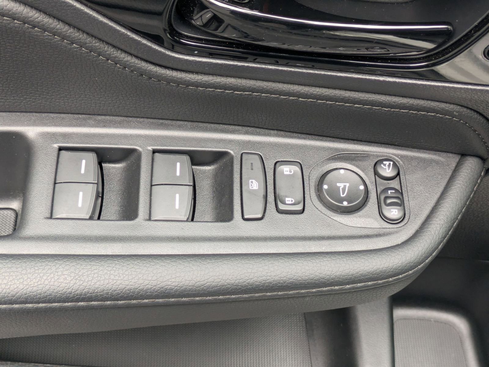 Used 2025 Honda Odyssey Elite image 20