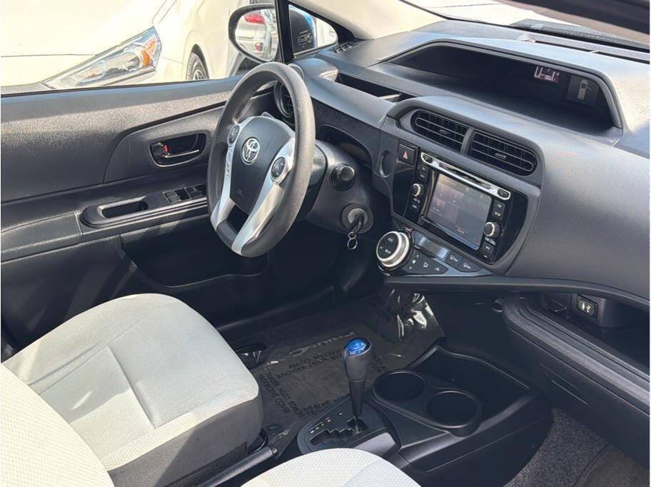 Used 2017 Toyota Prius C One FWD image 6