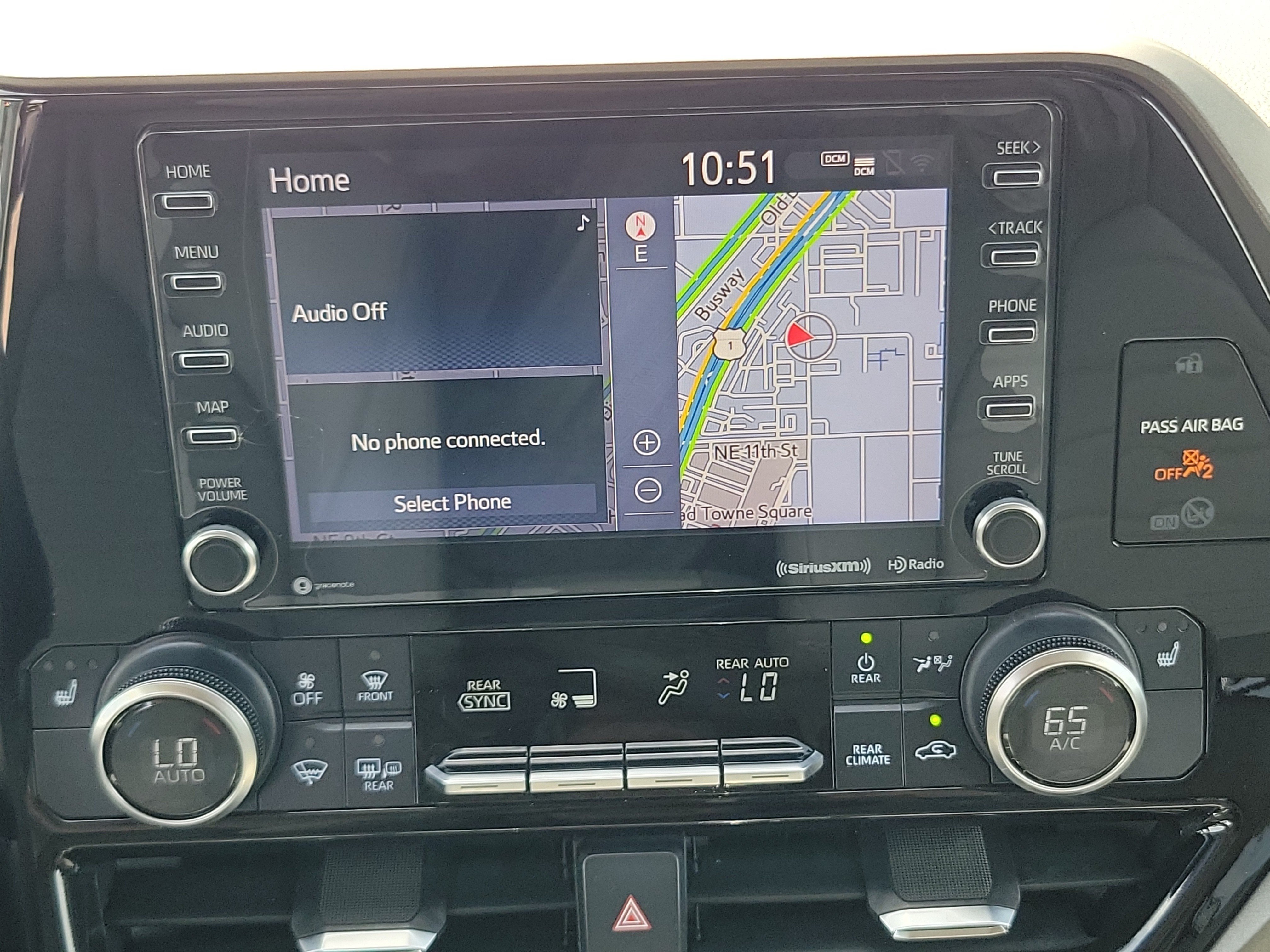 Used 2021 Toyota Highlander XLE FWD image 9