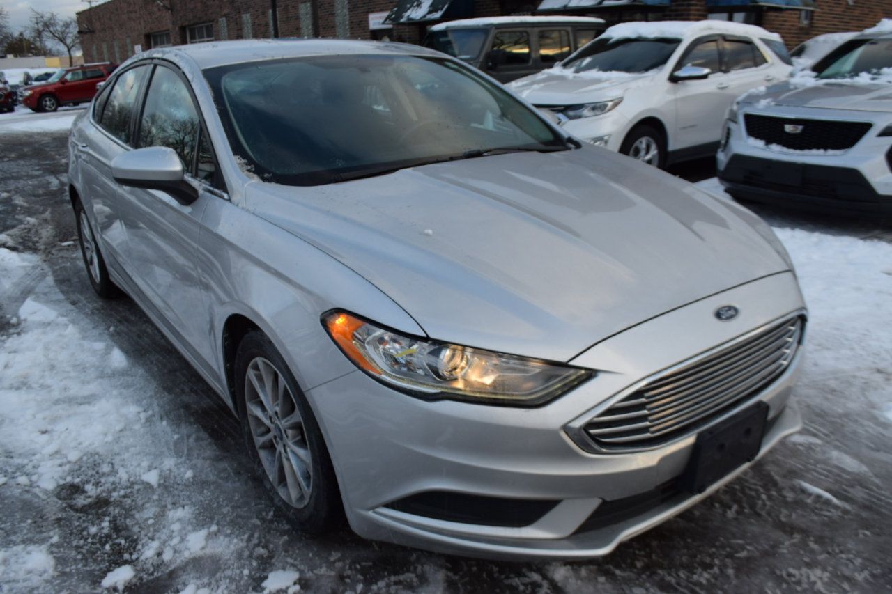 Used 2017 Ford Fusion SE image 3