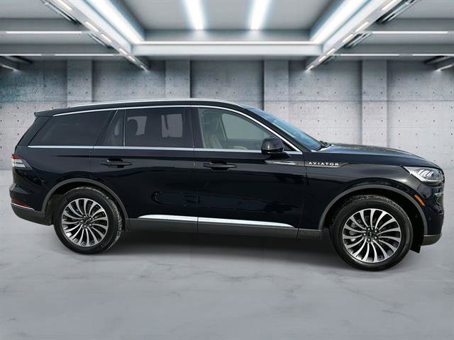 Certified 2023 Lincoln Aviator Reserve w/ Elements Package Plus AWD/4WD image 3