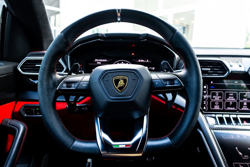 Used 2022 Lamborghini Urus AWD/4WD image 30