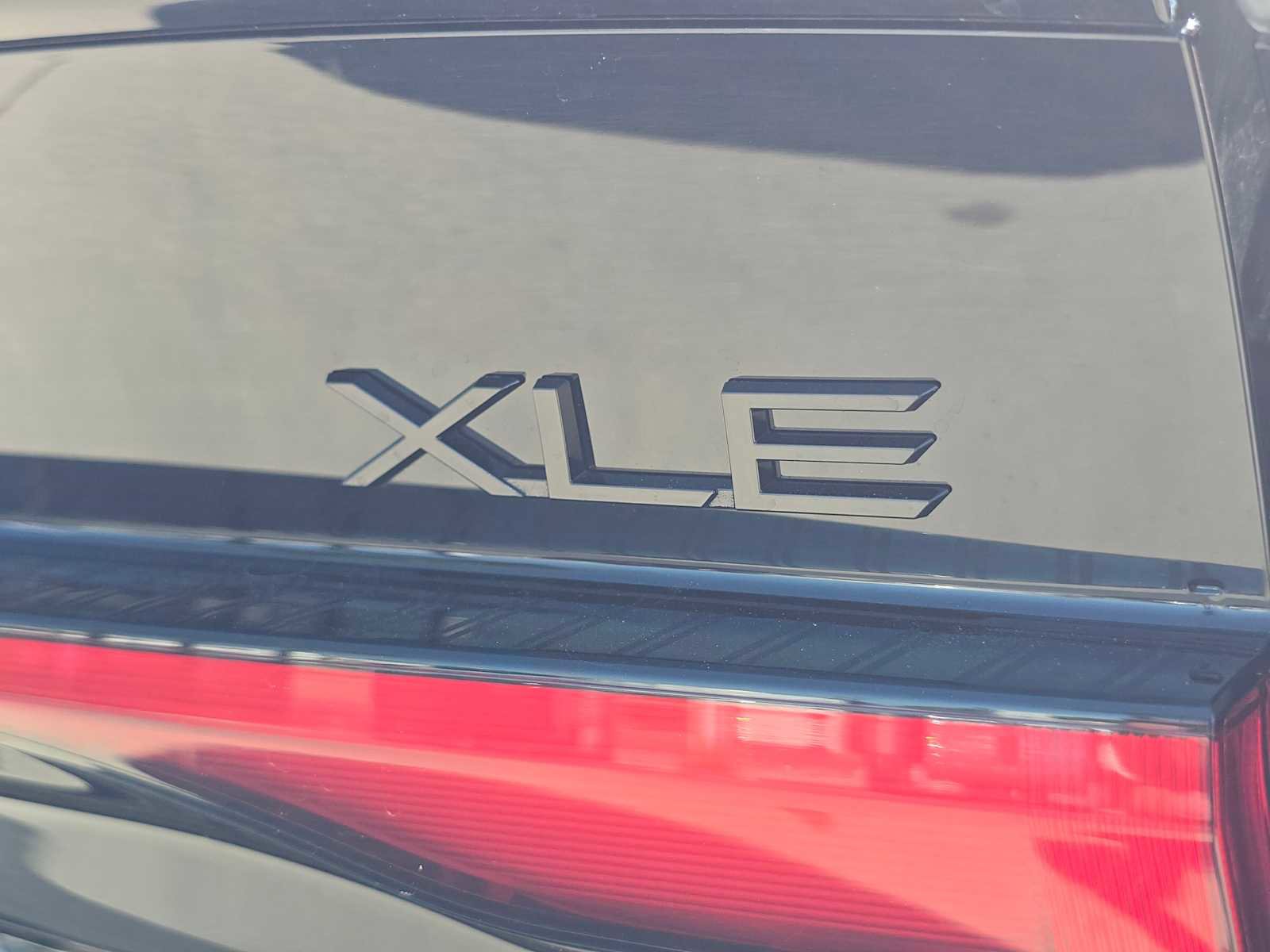 Used 2025 Toyota Prius XLE FWD image 15