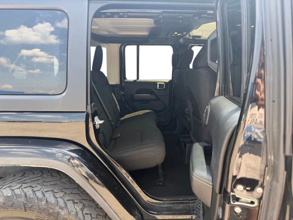 Used 2020 Jeep Wrangler Unlimited Sahara AWD/4WD image 28