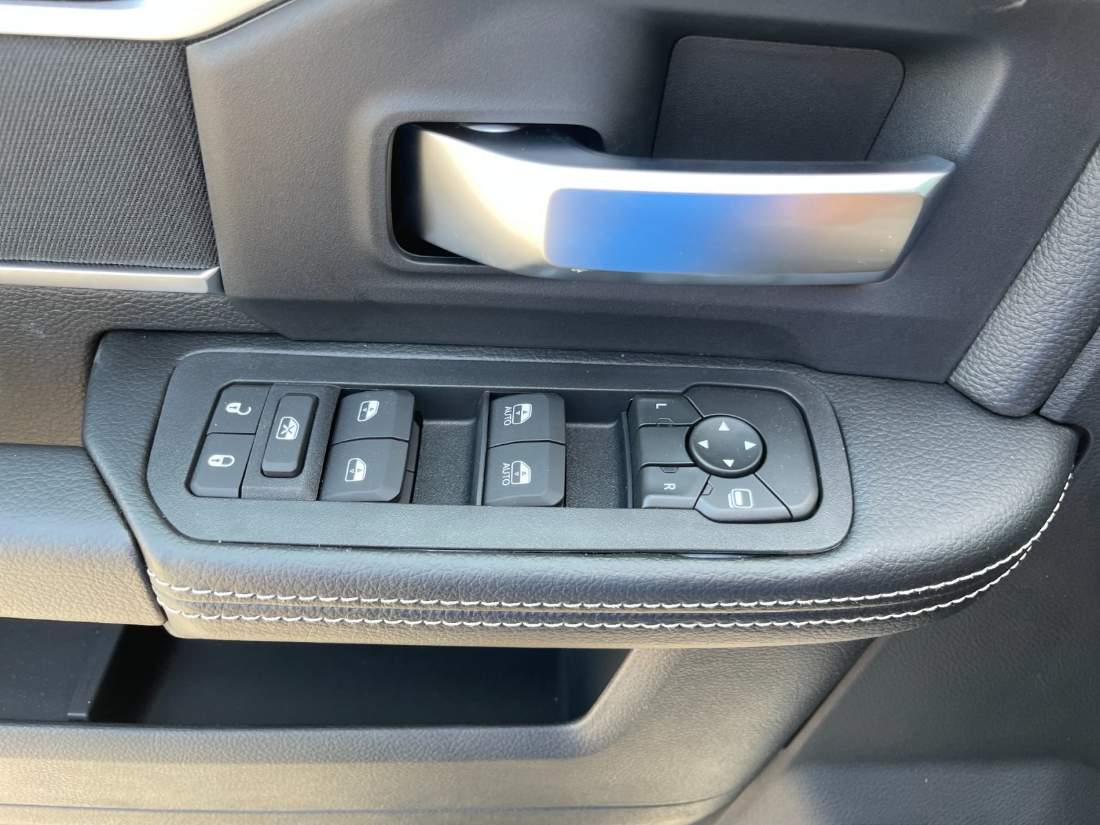 New 2026 RAM 3500 Big Horn AWD/4WD image 12