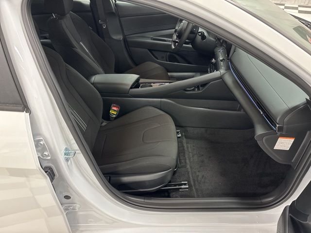 Used 2025 Hyundai Elantra SEL FWD image 23