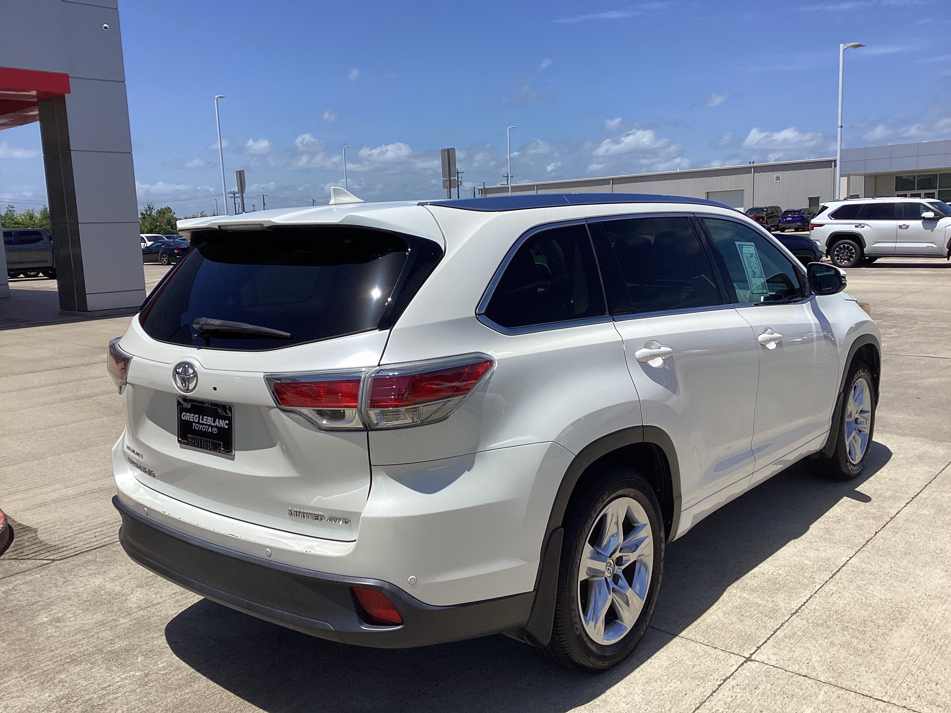 Used 2014 Toyota Highlander Limited Platinum AWD/4WD image 7