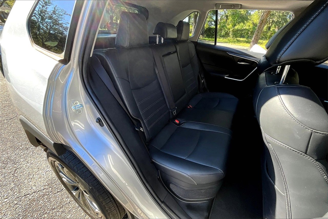Used 2022 Toyota RAV4 XLE Premium image 21