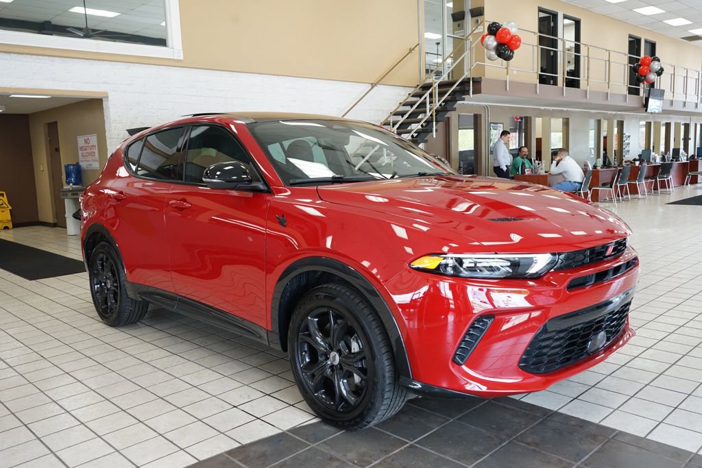 Used 2024 Dodge Hornet R/T Plus w/ R/T Blacktop Package AWD/4WD image 19