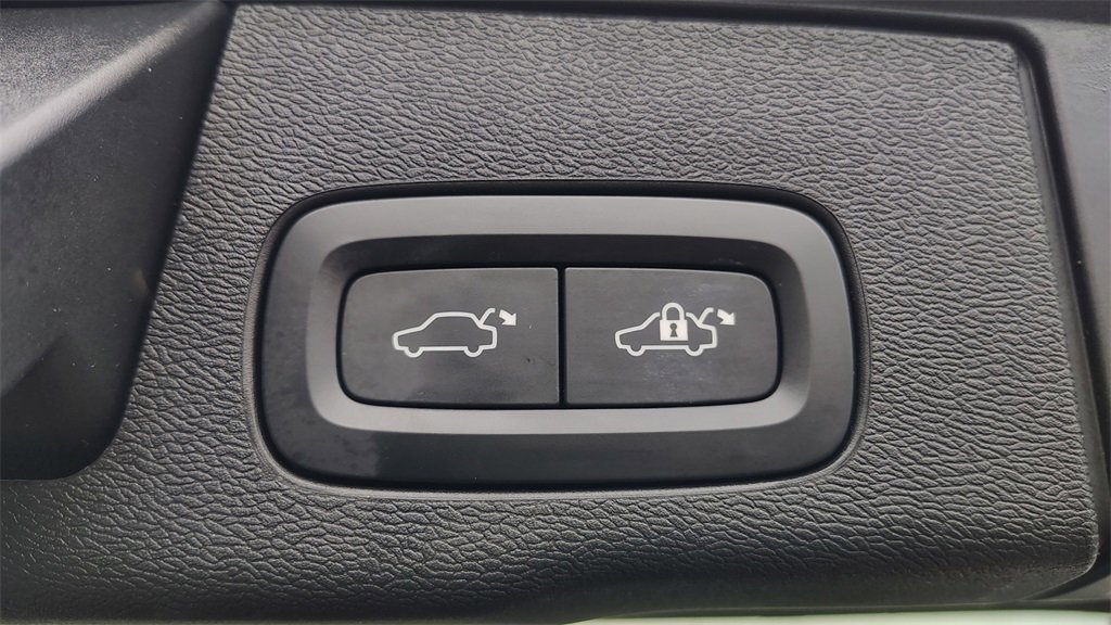 Used 2023 Volvo XC60 B5 Plus w/ Climate Package image 29