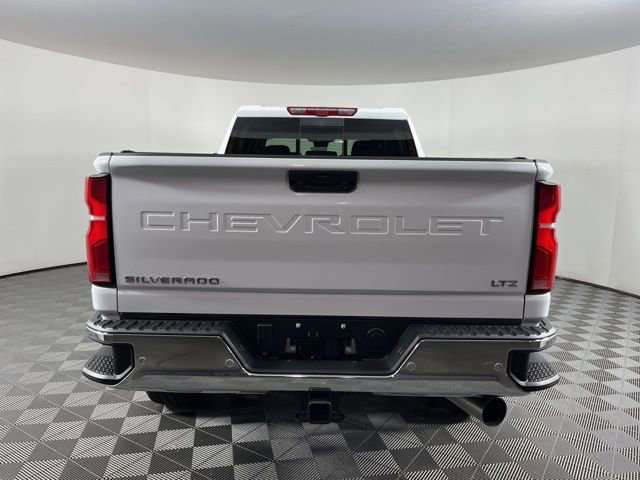 Used 2026 Chevrolet Silverado 2500 LTZ w/ LTZ Premium Package image 9