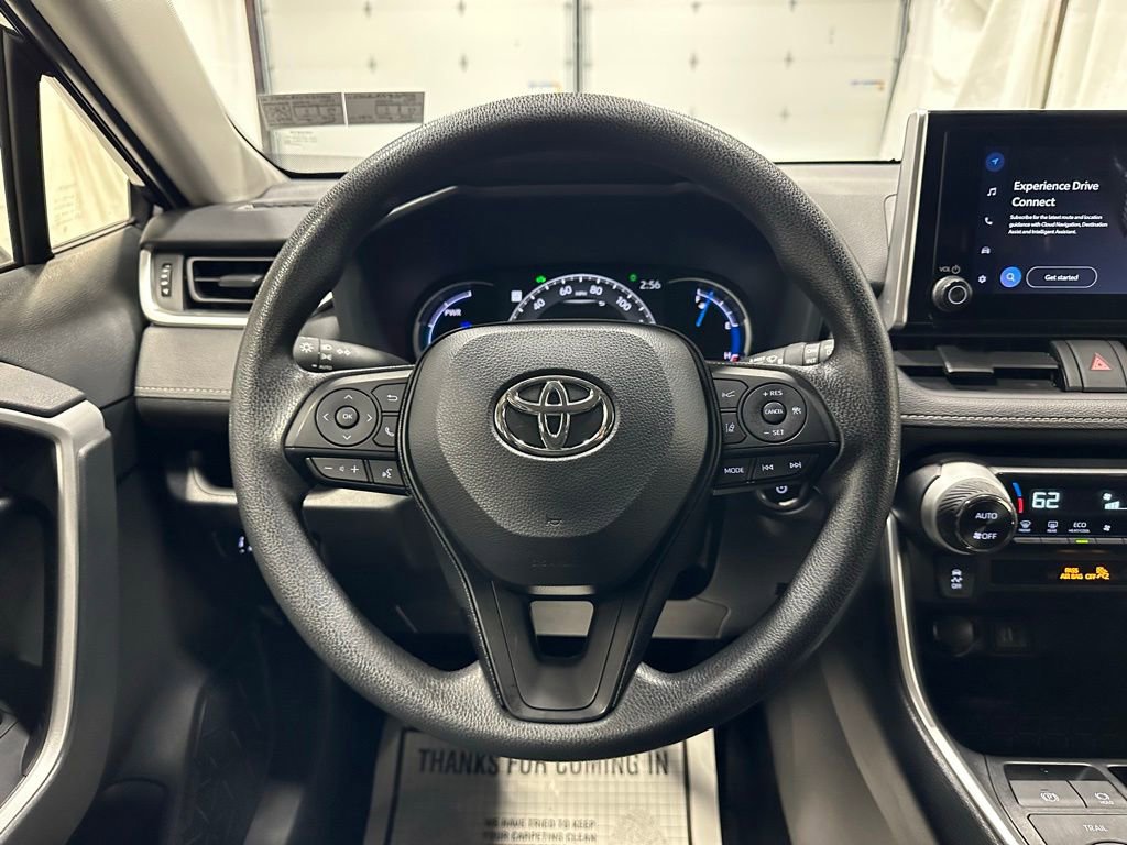 Used 2025 Toyota RAV4 XLE AWD/4WD image 18