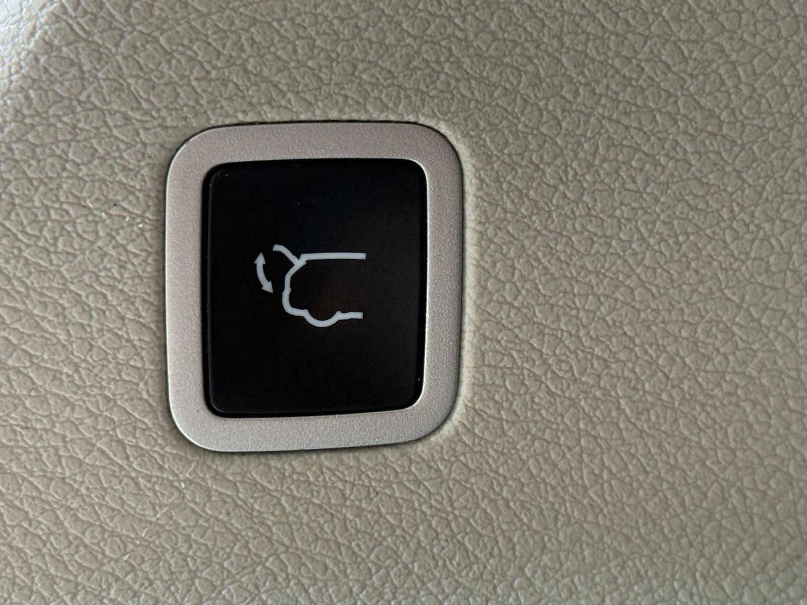 Used 2023 Chrysler Voyager LX FWD image 21