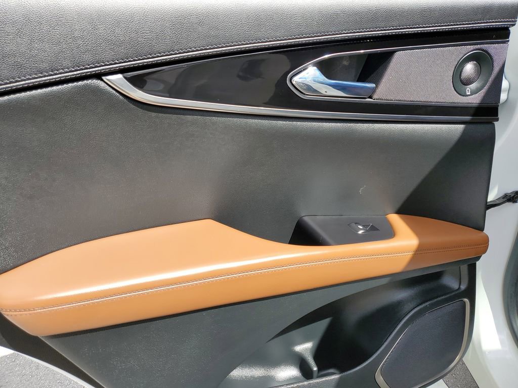 Used 2023 Lincoln Nautilus Reserve image 9