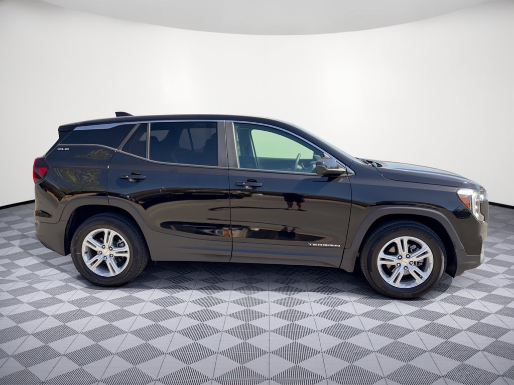Used 2024 GMC Terrain SLE FWD image 8
