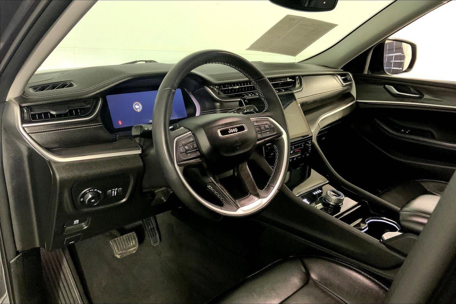 Used 2023 Jeep Grand Cherokee Limited AWD/4WD image 14