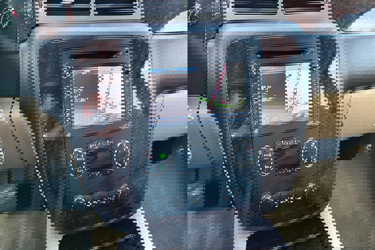 Used 2014 GMC Yukon XL Denali image 15