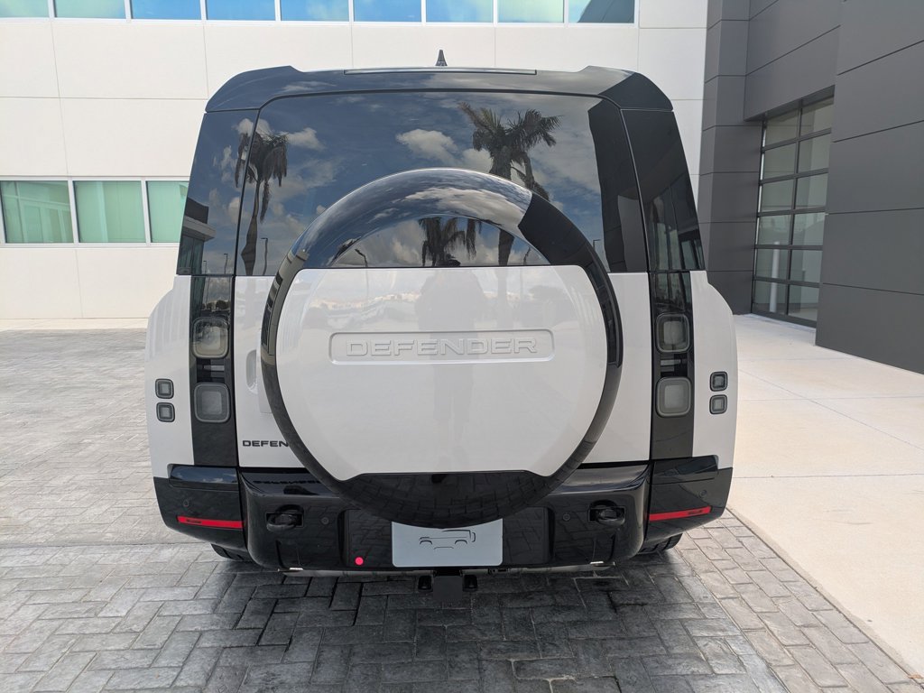 New 2026 Land Rover Defender 130 X-Dynamic SE AWD/4WD image 6