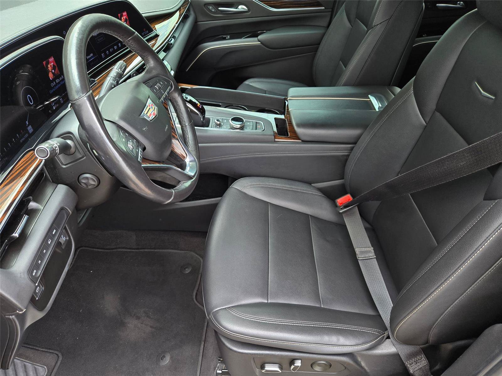 Used 2022 Cadillac Escalade Luxury AWD/4WD image 10