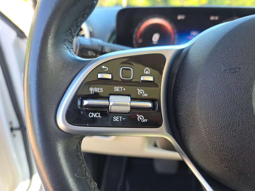 Used 2022 Mercedes-Benz GLB 250 image 31