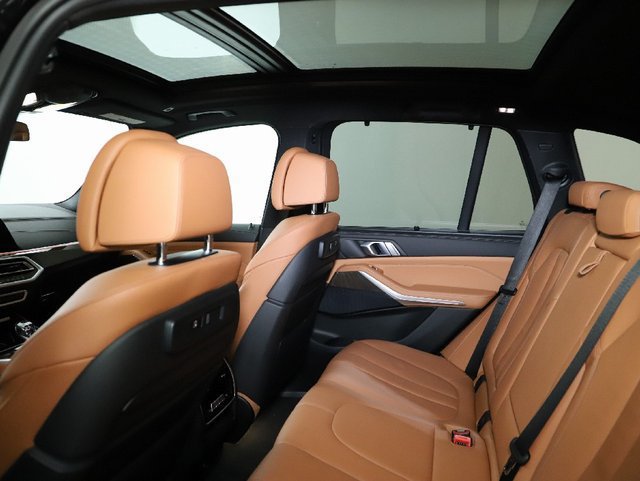 Used 2022 BMW X5 xDrive40i w/ M Sport Package AWD/4WD image 18
