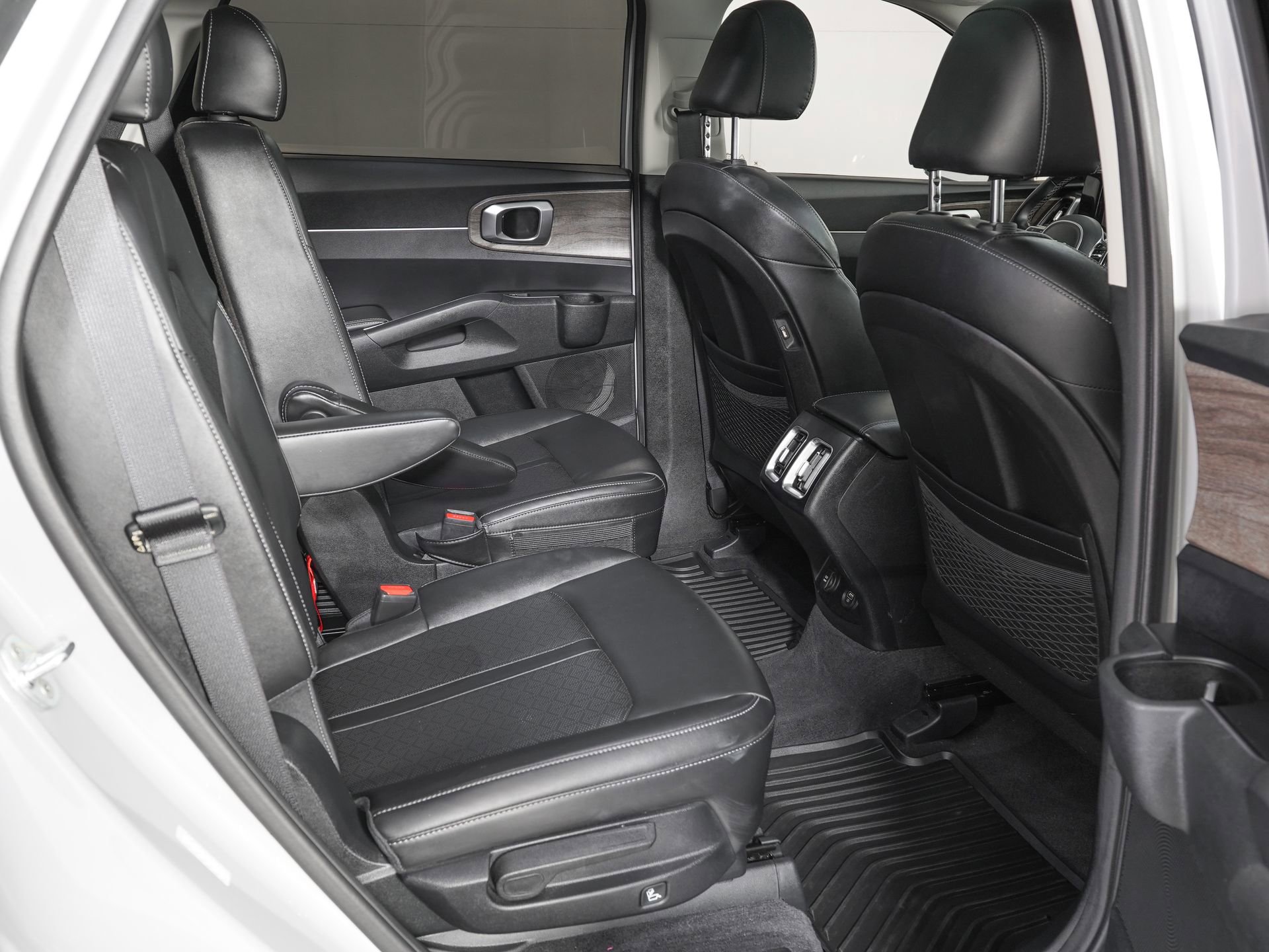 Used 2022 Kia Sorento EX w/ Panoramic Sunroof Package image 10