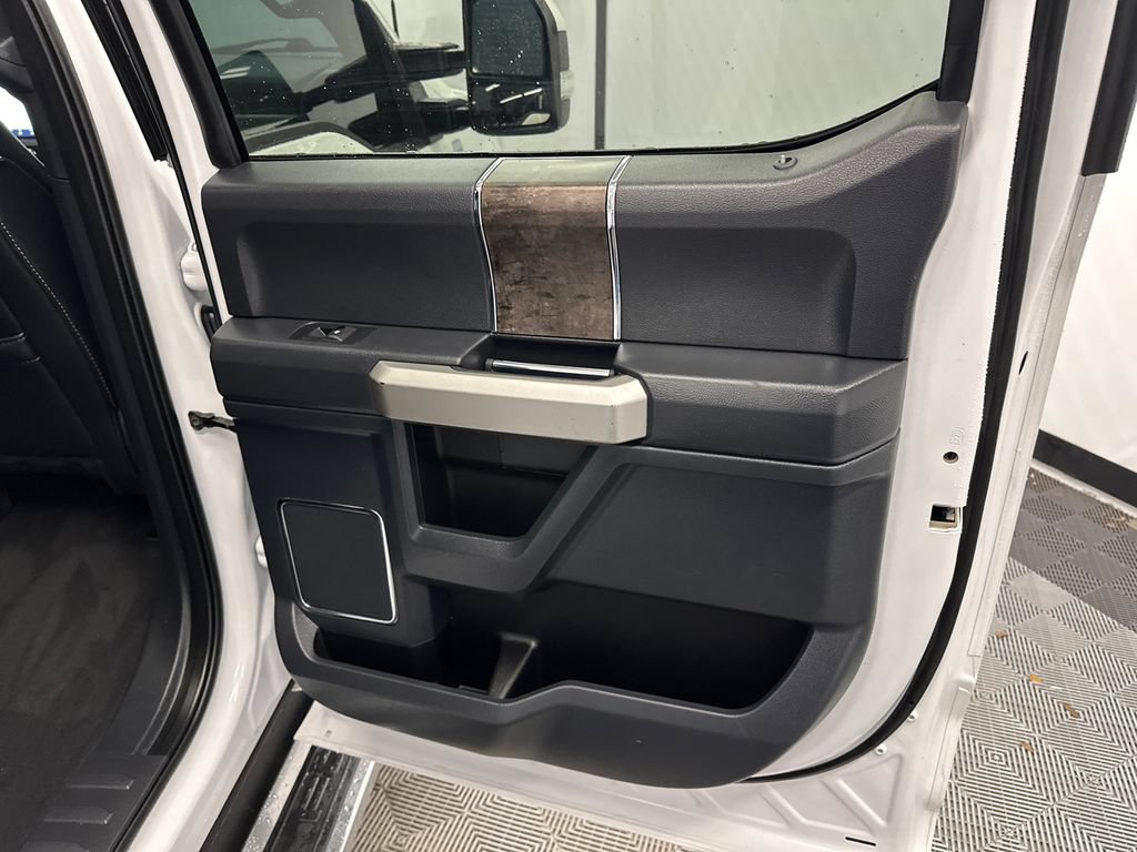 Used 2022 Ford F250 Lariat w/ Lariat Value Package AWD/4WD image 18