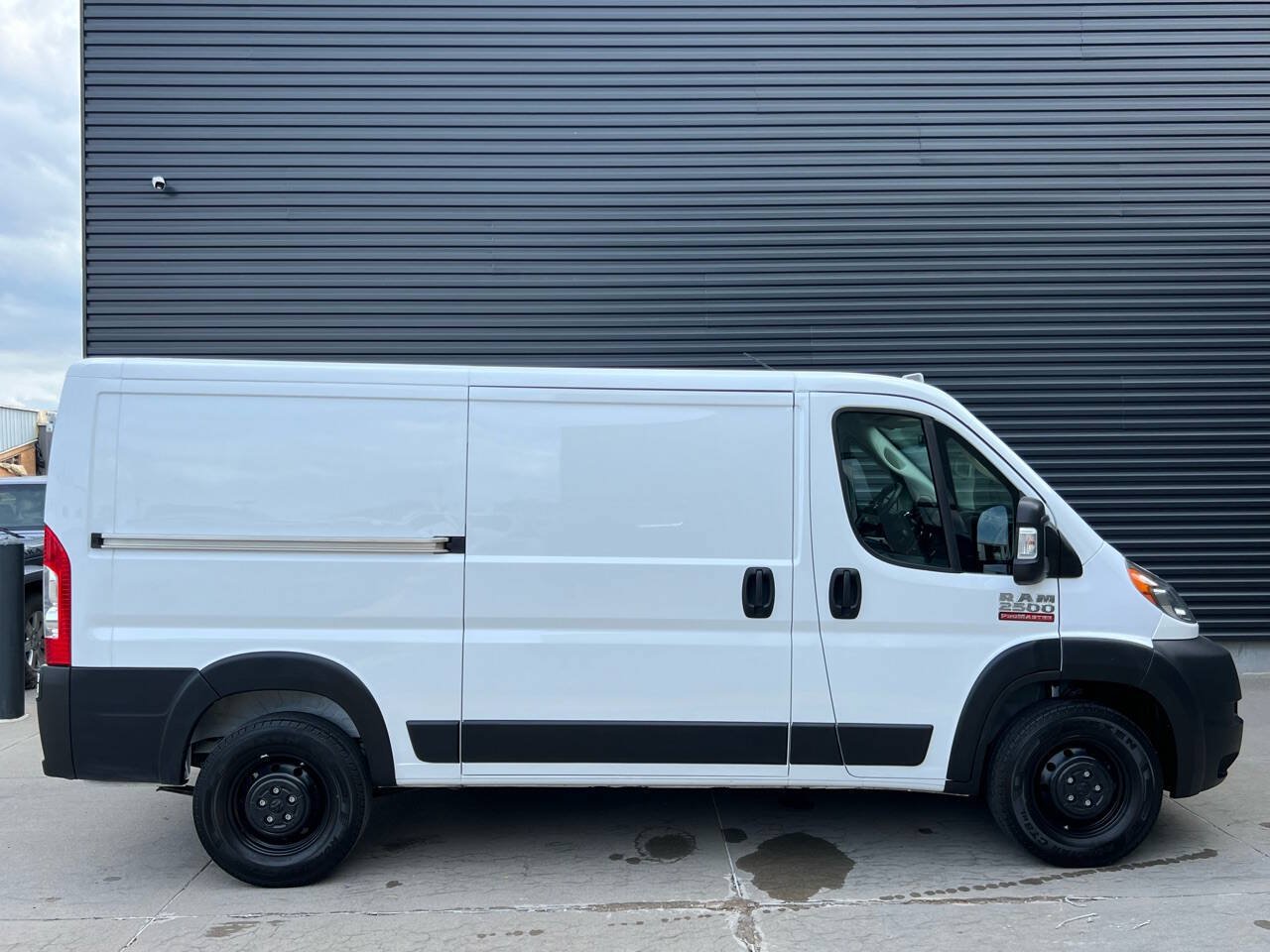 Used 2022 RAM ProMaster 2500 w/ Convenience Group FWD image 10