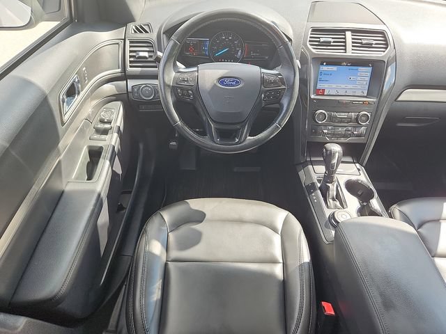 Used 2019 Ford Explorer XLT w/ Equipment Group 202A AWD/4WD image 11
