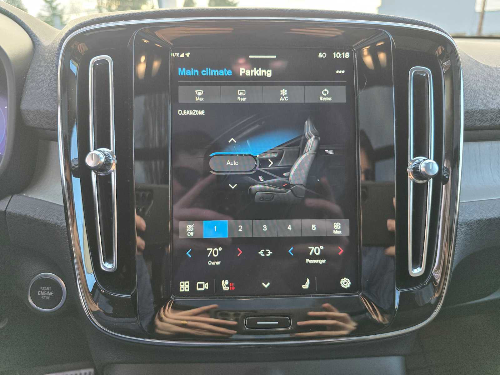 Certified 2025 Volvo XC40 B5 Plus w/ Climate Package image 27