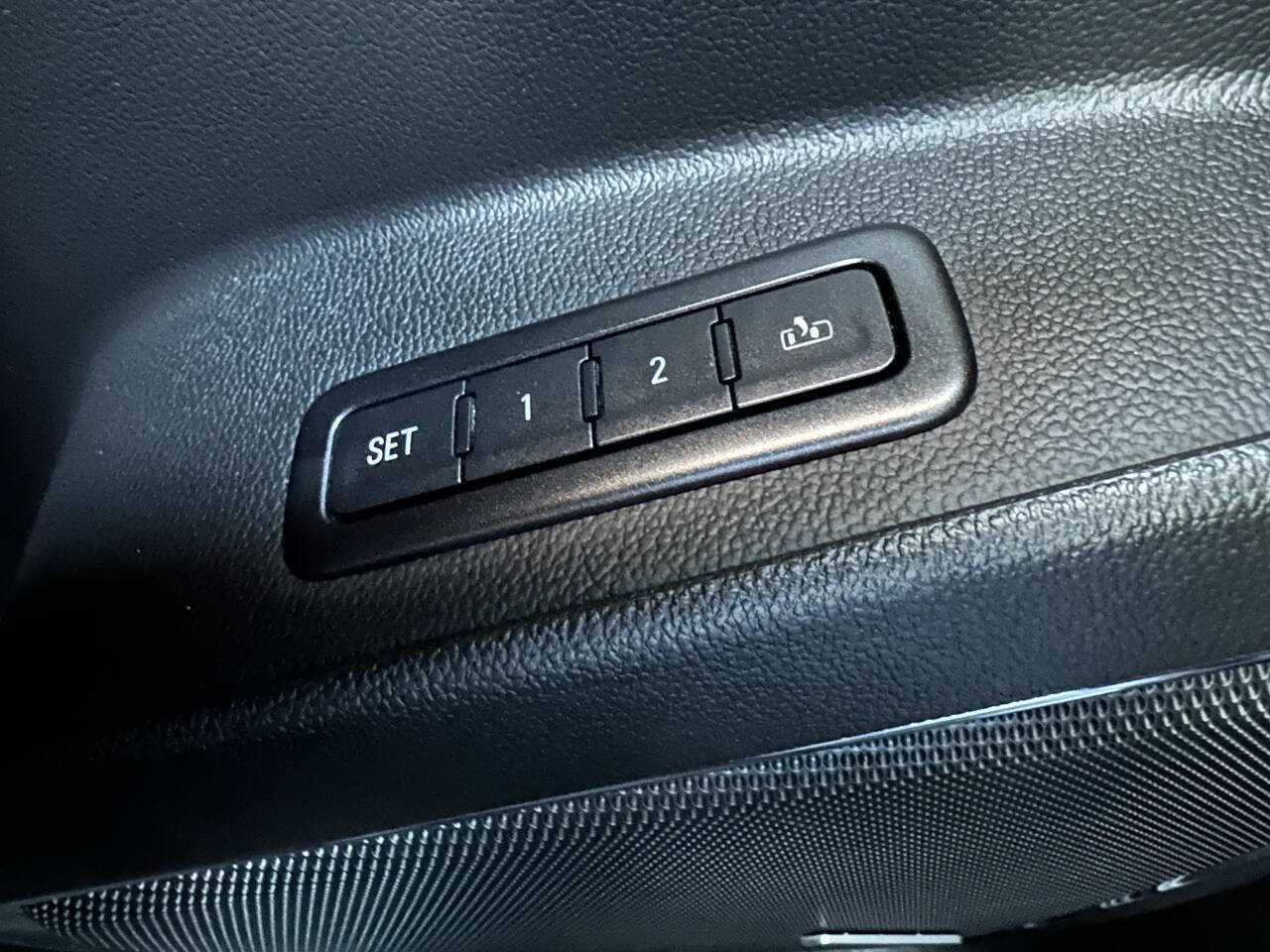 Used 2015 Chevrolet Suburban LT w/ Luxury Package AWD/4WD image 28