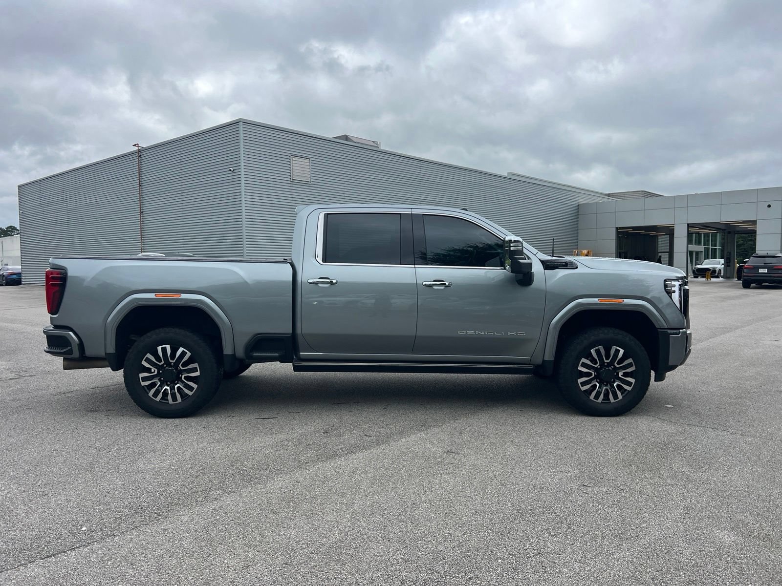 Used 2024 GMC Sierra 2500 Denali Ultimate AWD/4WD image 4